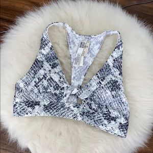 NWT 👑 Snake Print Twist-Front Sports Bra